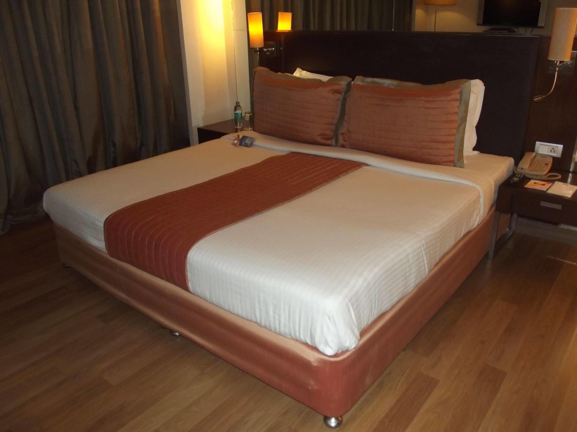 St Laurn Koregaon Park Pune Zewnętrze zdjęcie